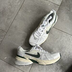 Nike V2K Run Sneakers Women’s Size 12 White/ Green FD0736-101